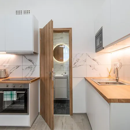 Theresa - Stylish Comfort In The Heart Of Appartamento *