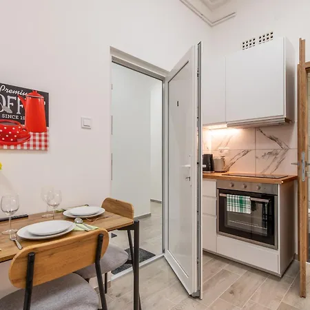 Theresa - Stylish Comfort In The Heart Of