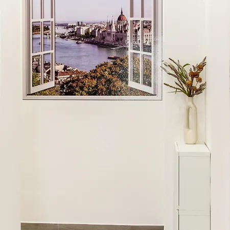 Theresa - Stylish Comfort In The Heart Of