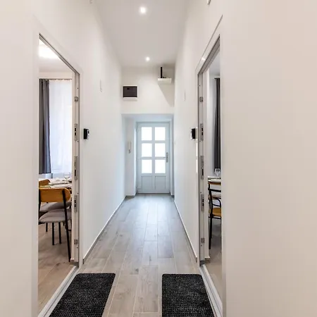 Daire Theresa - Stylish Comfort In The Heart Of Budapeşte